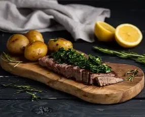 Фланк стейк с соусом Чимичурри и мини картофелем с розмарином в CulinaryOn