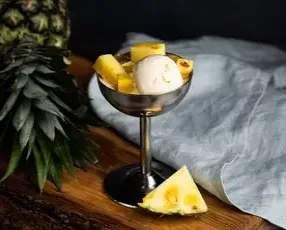 Карамелизированный ананас с кокосовым мороженым и взрывной карамелью в CulinaryOn