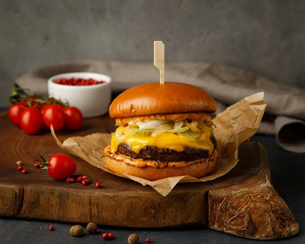 Мастер-класс по приготовлению бургеров в Москве от CulinaryOn — готовый бургер с начинками