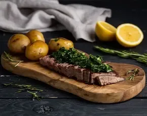 Фланк стейк с соусом Чимичурри и мини картофелем с розмарином в CulinaryOn