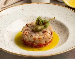 Тартар из сибаса с соусом Цитронет в CulinaryOn