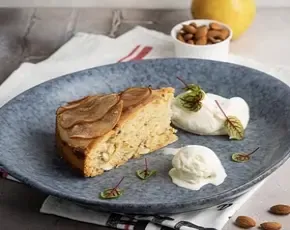 Ореховый пирог с грушей и мороженым в CulinaryOn
