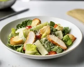 Салат Цезарь с индейкой в CulinaryOn