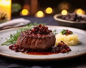 Филе миньон с красным вином и луковым мармеладом в CulinaryOn