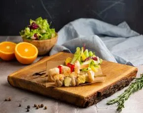 Шашлычки из индейки с салатом в CulinaryOn