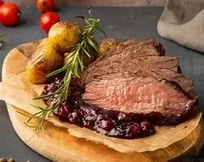 Ньюпорт стейк с картофелем и соусом "Вишневый бренди" в CulinaryOn
