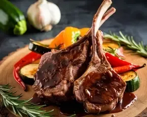 Каре ягненка с овощами гриль в CulinaryOn