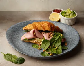 Круассан мортаделла в CulinaryOn