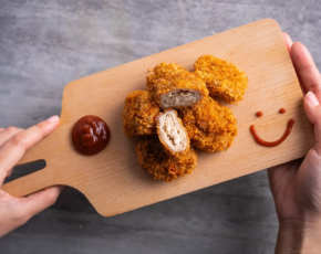 Наггетсы из индейки с кетчупом и микс салатом в CulinaryOn