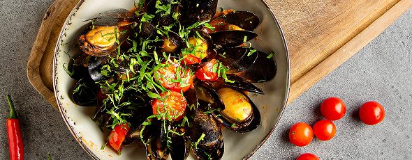 Ночь в Париже: Стейк с соусом Cafe de Paris, мидии по-французски и крем-брюле 