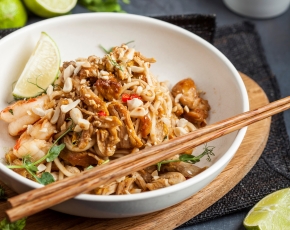 Пад Тай с индейкой и креветками в CulinaryOn