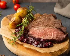 Ньюпорт стейк с картофелем и соусом "Вишневый бренди" в CulinaryOn
