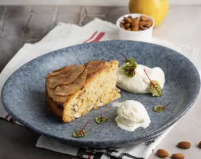 Ореховый пирог с грушей и мороженым в CulinaryOn