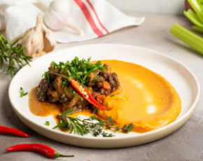 Говяжьи щечки с картофельным пюре в CulinaryOn