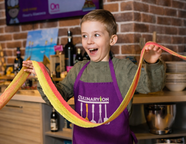 Шеф кидс: готовим цветную пасту, наггетсы из индейки и клубничный чизкейк | 6+ в CulinaryOn