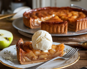 Яблочный тарт татен с  мороженым в CulinaryOn