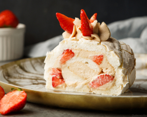 Меренговый рулет с фисташковым кремом в CulinaryOn