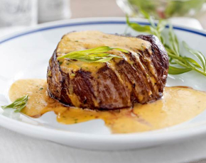 Стейк из говядины с соусом Cafe de Paris в CulinaryOn