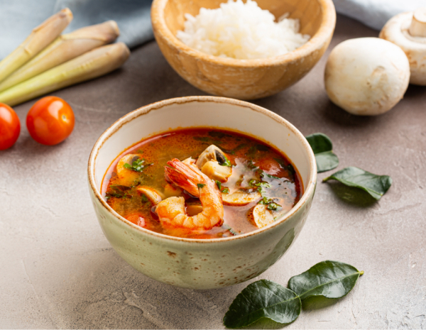 Однажды в Бангкоке: Том Ям, пад-тай с индейкой, мороженое с чили и обоженной клубникой | 18+ в CulinaryOn