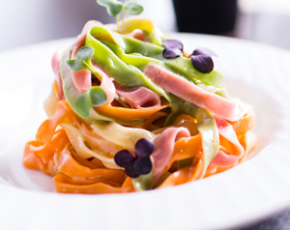 Разноцветная паста в сливочном соусе в CulinaryOn