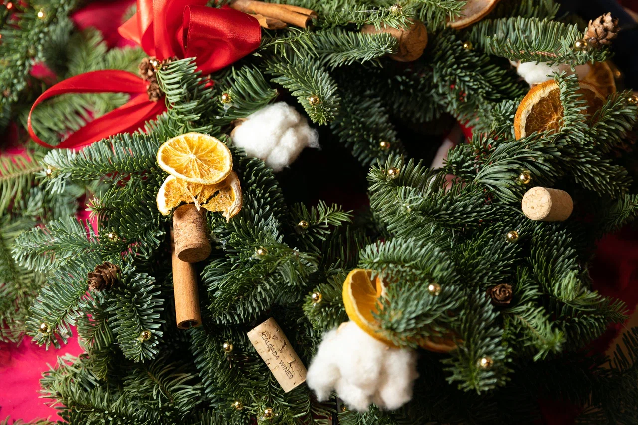 Мастер-класс рождественский венок — элементы декора крупным планом